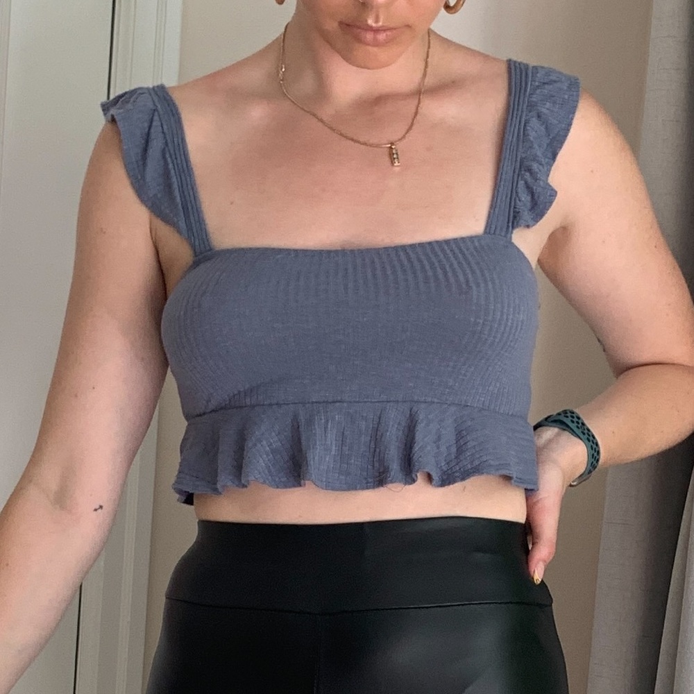 URBAN OUTFITTERS RUFFLE CROPPED TANK